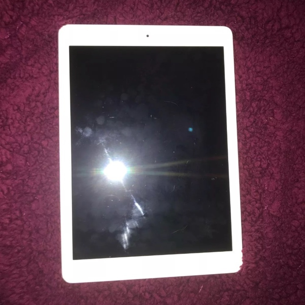 iPad Air 16 GB w/new case!